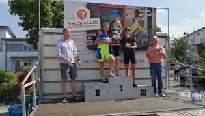 Sabine Dittmann auf Platz 2 bei 1. Spremberger Rundstreckenrennen (Bild: 1/2)