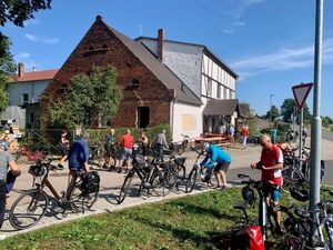 Ankunft im Hofladen in Hornow (Bild: 3/4)