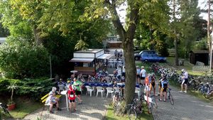 im Rad - und Reitstadion vor dem Start (Bild: 1/22)