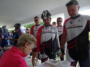 Andrang beim Anmelden (Bild: 1/7)