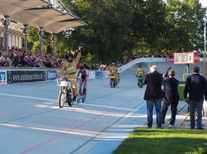 Franz Schiewer vor Stefan Schäfer und Giuseppe Atzeni (Bild: 1/3)