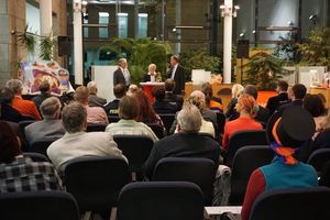 gespannte Erwartung (Bild: 2/6)