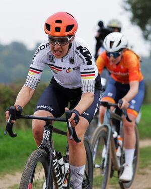 Romy beim Gravelrennen (Bild: 1/2)