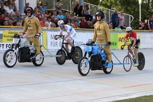Franz Schiewer mit Gerd Gessler (hinten), Foto Wolfgang Spaarschuh (Bild: 2/4)