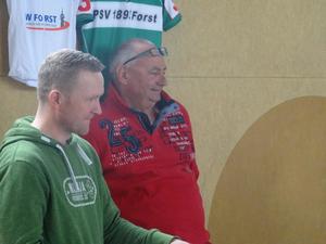 Marcel Möbus und Jochen Dornbusch sehr interessiert (Bild: 4/6)