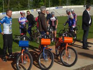 Mit dabei die Aktiven des 2. Forster Bahncups (Bild: 2/5)