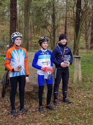 Mountainbike-Lausitz-Cup Cottbus, Sieg für Jacob Oppitz vor Lennert Tuschmo (li) und Alina Schlender (re) (Bild: 8/8)