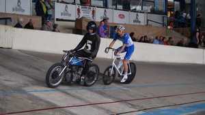 Demorennen auf der Leipziger Radrennbahn (Bild: 4/7)