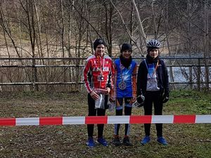 Mountainbike-Lausitz-Cup Cottbus, Siegerehrung U 13 mit Malte Möbus (re) (Bild: 5/8)