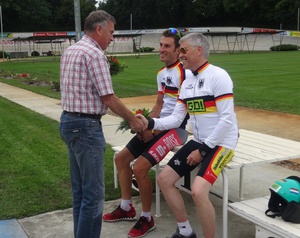 Blumen für die Deutschen Meister (Bild: 2/9)