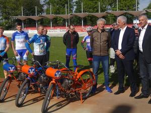 Dankesworte von Abteilungsleiter Radsport, Günther Schulze, an die Volksbank Spree-Neiße eG für die großartige Unterstützung (Bild: 3/5)