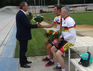 Blumen für die Deutschen Meister (Bild: 3/9)