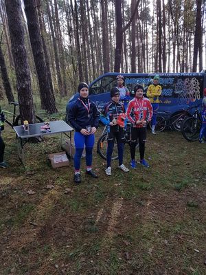 Alina Schlender (li.) 3. Platz in der AK 13 (Bild: 3/4)