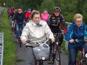 Dann wird kräftig reingetreten... (Bild: 4/5)