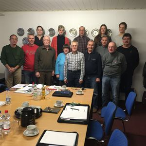 Auf dem Foto – Teilnehmer und Ausbilder:
vorn v.li. K. Borstel, T. Renner, M. Schau, H. Malick, H.-J. Lehmann, J. Koch, G. Suschowk, R. Salan, R. Kasper und dahinter von li. M. Gühler, C. Andreck, A. Beckmann, S. Dittmann, S. Flicke